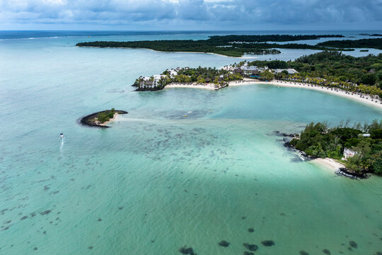 Mauritius, Trou dEau Douce, Helicopter view of coastal village on Ile Chat island