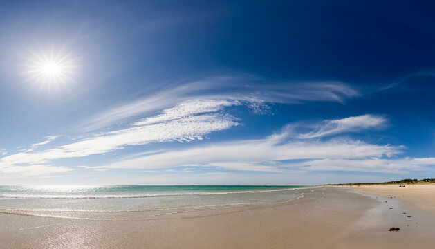 Australia, South Australia, Robe, Summer sun shining over Fox Beach