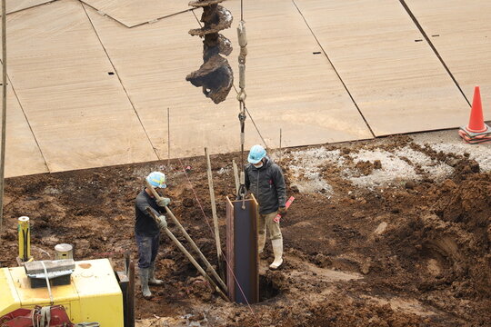 マンション建設現場の基礎杭打ち工事