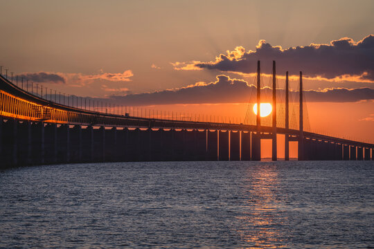 Sweden, Skane County, Malmo, Silhouette of Oresund Bridge at sunset