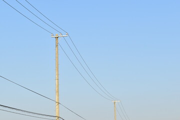 電線と電柱と青空