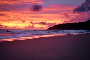 Fototapeta na wymiar Beautiful landscape. Sunset on the sea shore.