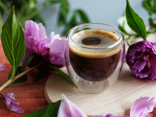 Obraz na płótnie Canvas Closeup of a glass of coffee with flowers