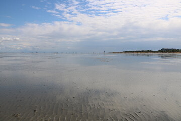 Fototapeta na wymiar Das Wattenmeer der Nordsee vor Cuxhaven bei Ebbe