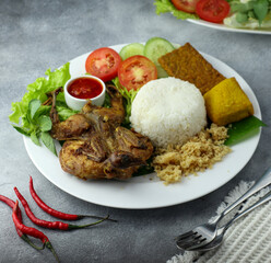 Fried chicken with crispy spiced flakes . Indonesian fried chicken or ayam goreng kremes.