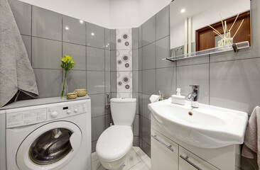 Elegancka łazienka w odnowionym mieszkaniu