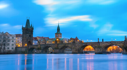 Obraz premium Empty Charles Bridge in Prague, Czechia at sunrise