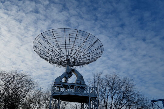 Radiot&eacute;lescope du Parc de La Villette
destin&eacute; &agrave; l&rsquo;&eacute;coute des signaux en provenance du soleil depuis 1986, Cit&eacute; des Sciences et de l&rsquo;Industrie sur le site de la Villette. Paris. 09/12/2021.