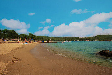 Fototapeta na wymiar golden beach of the Greek island of Skiathos, with beautiful sand and sea