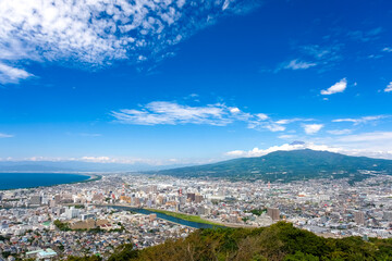 静岡県沼津市 香貫山公園からの富士山と沼津の街並み