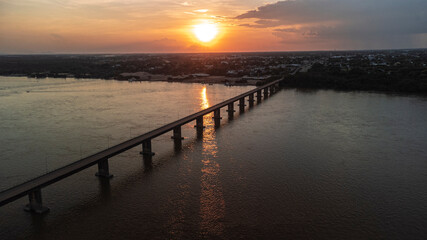 Fototapeta na wymiar Pôr do sol na Ponte dos Macuxis