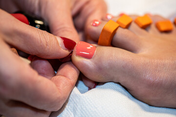 manucure vernis des mains et des pieds.