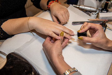 manucure vernis des mains et des pieds.