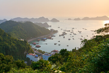 Obraz premium Cat Ba island from above