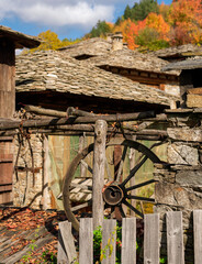 Obraz premium Old traditional Bulgarian house in mountain village of Kovachevitsa. Traditional slan stone roofs