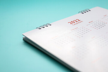 Obraz premium 2022 calendar page on blue background business planning appointment meeting concept