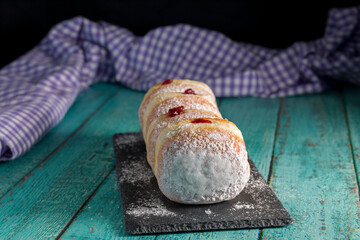 Berliner-krapfen mit Himbeermarmelade