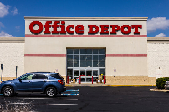 Office Depot Strip Mall Location. Office Depot has combined annual sales of  approximately $11 billion. Stock Photo | Adobe Stock