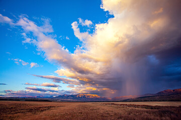 Colossal scenic thundercloud.