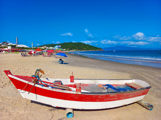 barco e a  praia da Lagoinha do Norte em Florianópolis, Santa Catarina, Brasil, Florianopolis