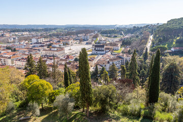 Obraz premium Convent of Christ or 'Convento de Cristo' is ornately sculpted, Manueline style, hilltop Roman Catholic convent in Tomar, Portugal. Templar stronghold complex is a historic and cultural monument.