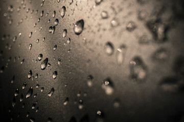 Krople wody na karoserii samochodu. © Miosz