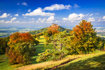 Fototapeta premium Burg Hohenzollern - Autumn landscaper in the Swabian Alps, Germany