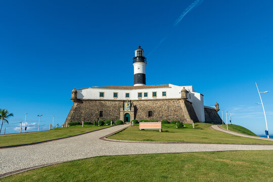 Vista do Farol da Barra, arquitetura hist&oacute;rica em Salvador, Bahia, Brasil.