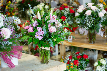Fototapeta na wymiar Bouquet of flowers on background of other flowers in vase in a flower shop