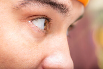 Obraz premium Look man side view eyes close-up