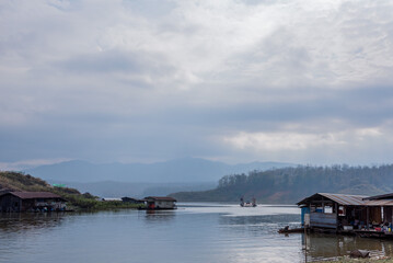 Fototapeta na wymiar fishing village on the river.