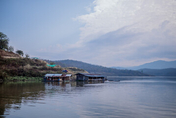 Fototapeta na wymiar fishing village on the river.