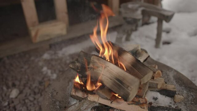 Fireplace in the Snow in Sweden at a small Cabin
Feuerstelle im Schnee in Schweden bei einer kleinen H&uuml;tte
