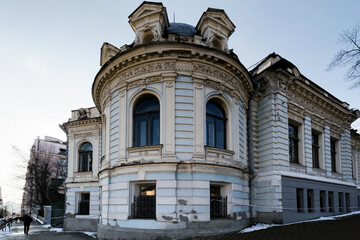 Obraz premium Side view of old building facade in Kyiv Ukraine
