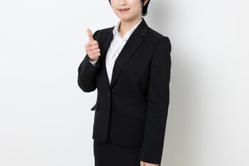 ショートヘアの日本人ビジネスウーマン