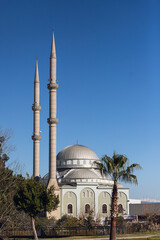 Fototapeta na wymiar City mosque in the resort town of Manavgavt, Turkey