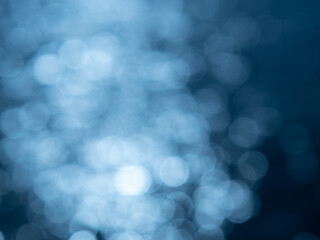 ピントを外した水面の輝き