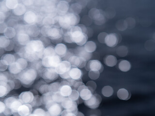 朝の水面の輝き