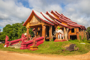 Obraz premium The Thai Temple Wat Phrai Phatthana District Phu Sing of the province of Sisaket in the border area between Thailand and Cambodia is well worth seeing
