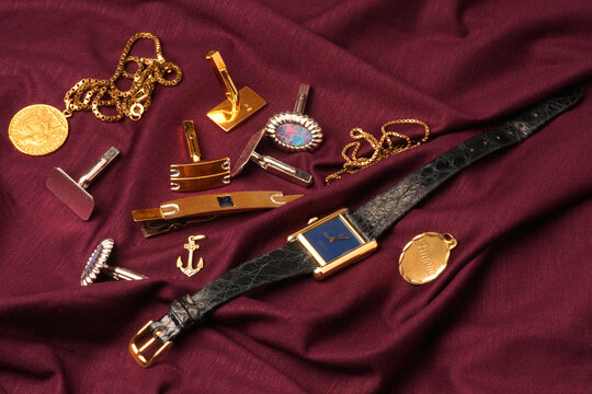 Goldschmuck und Edelmetalle