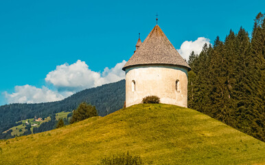 Fototapeta na wymiar Beautiful chapel on a sunny summer day near Toblach, Soth Tyrol, Italy
