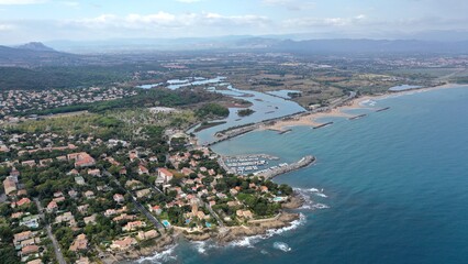 survol de la côte d'Azur dans le Var entre Sainte-Maxime et Fréjus