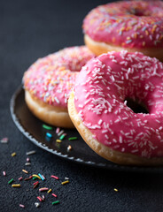 Obraz na płótnie Canvas Bright pink donuts, sweet delicious baked dessert