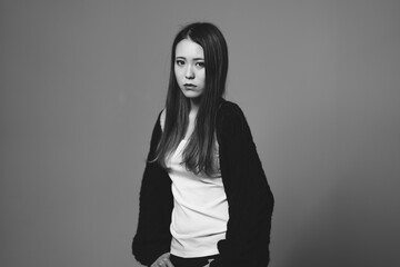 クールな女性ポートレート