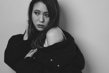クールな女性ポートレート