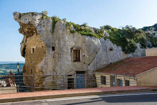 Sardegna: Sedini (SS) - Domus de Janas