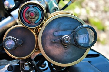 Oryginalne zegary w motocyklu Custom w stylu Vintage - obrazy, fototapety, plakaty