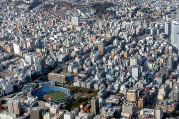 横浜公園上空から桜木町駅方向を空撮