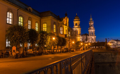 Fototapeta na wymiar night street in Dresden (Germany)