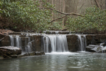 Fototapeta na wymiar Small waterfall nestled in East Tennessee in the winter. 